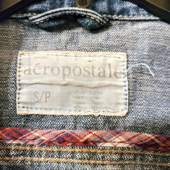 Aeropostale Vintage-Style Roughed Up Cropped Med. Blue Wash Denim Jacket - Picture 5 of 8